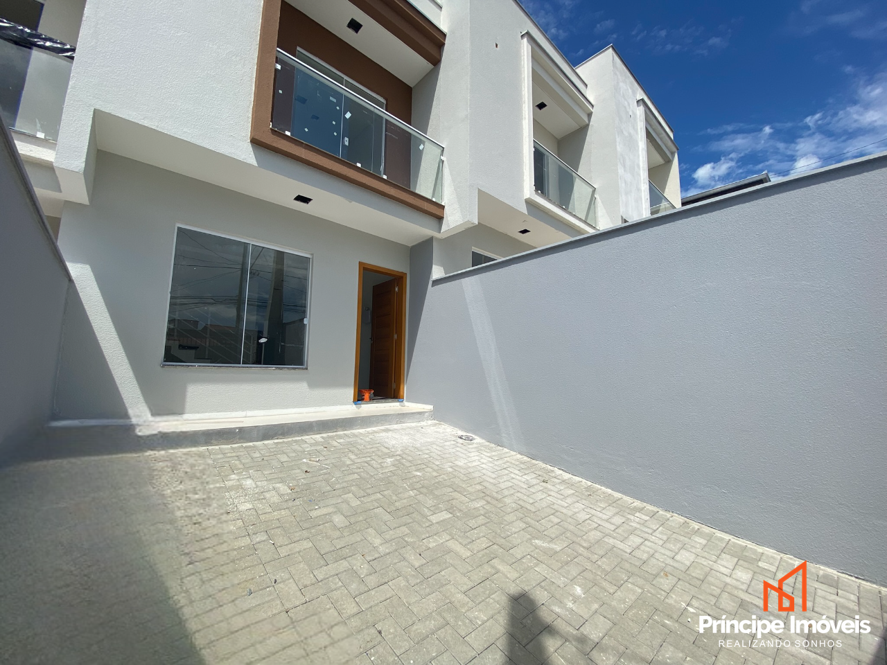 Casa para aluguel em Joinville, Guanabara, 2 quartos: 