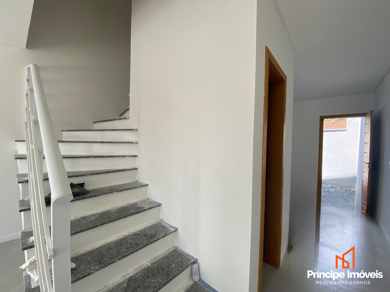 Casa para aluguel em Joinville, Guanabara, 2 quartos: 