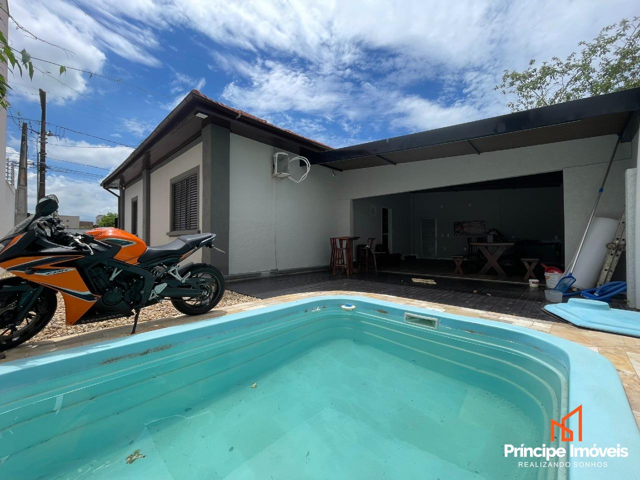 Casa à venda em Joinville, América, 4 quartos: 