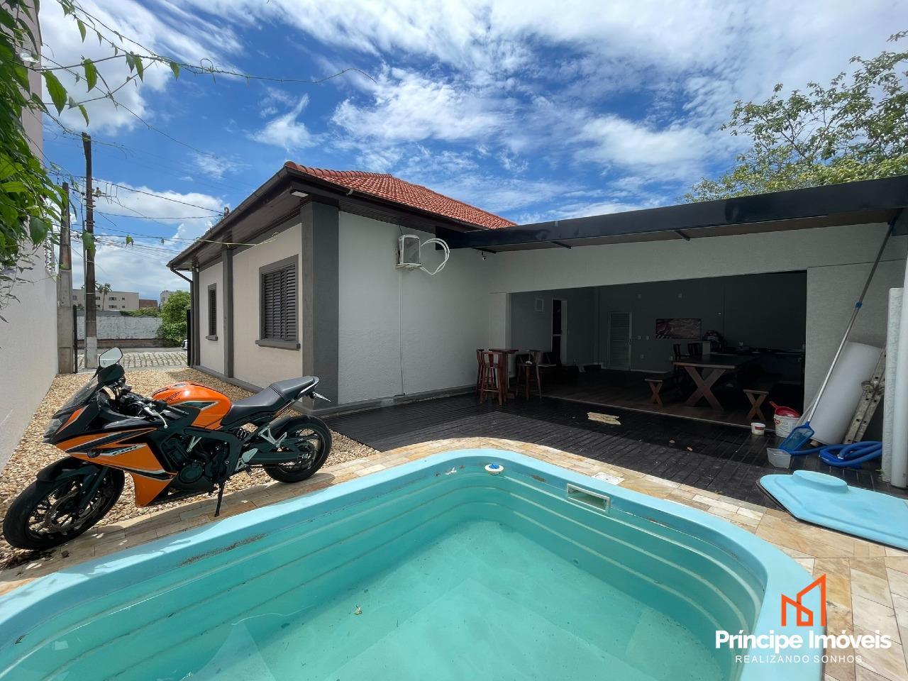 Casa à venda em Joinville, América, 4 quartos: 