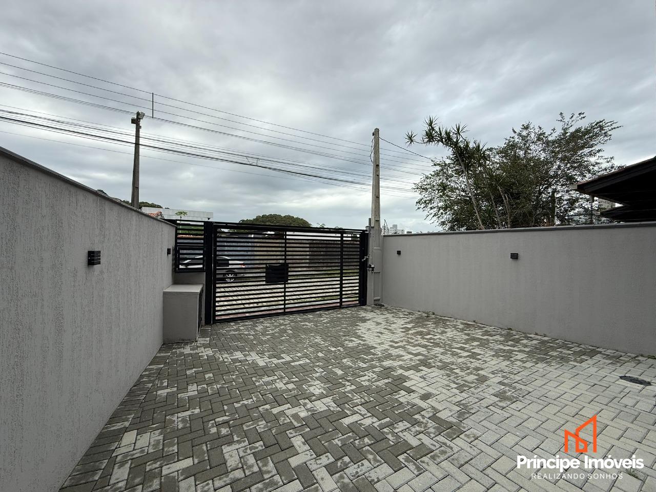 Geminado à venda em Joinville, Glória, 3 quartos: 