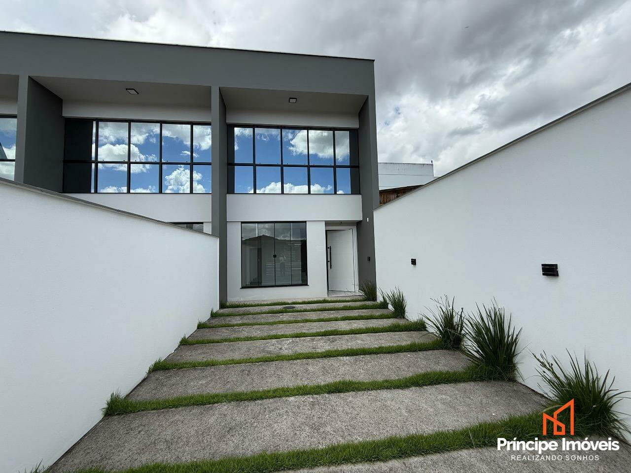 Geminado à venda em Joinville, Boa Vista, 3 quartos: 