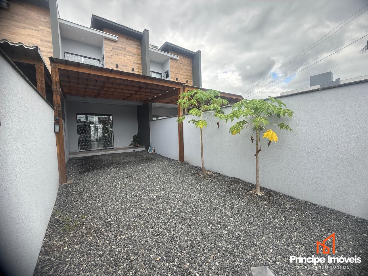 Geminado à venda em Joinville, Guanabara, 3 quartos: 