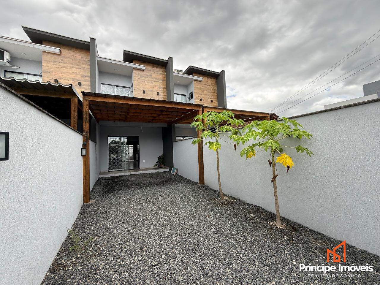 Geminado à venda em Joinville, Guanabara, 3 quartos: 