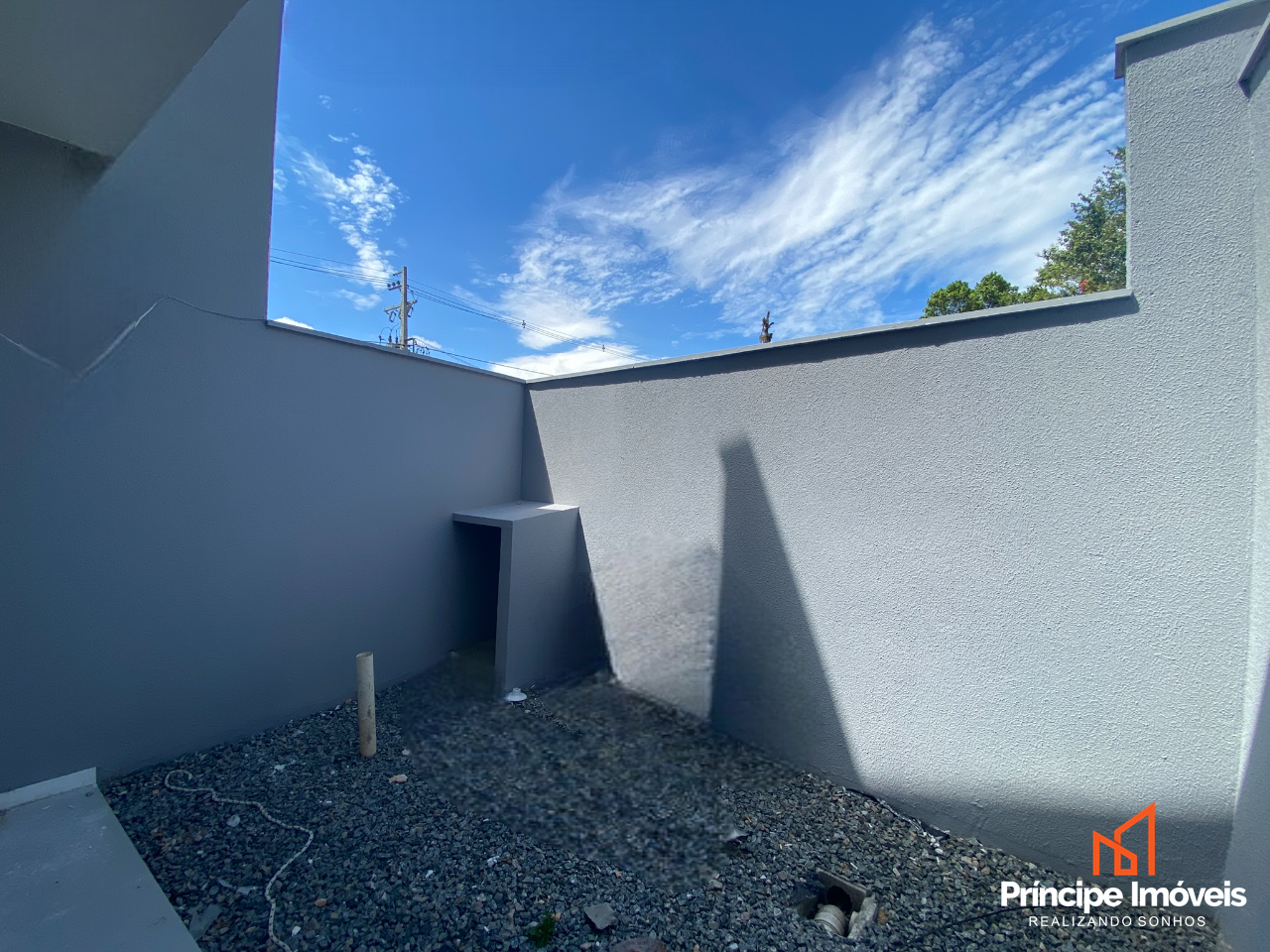 Casa para aluguel em Joinville, Guanabara, 2 quartos: 