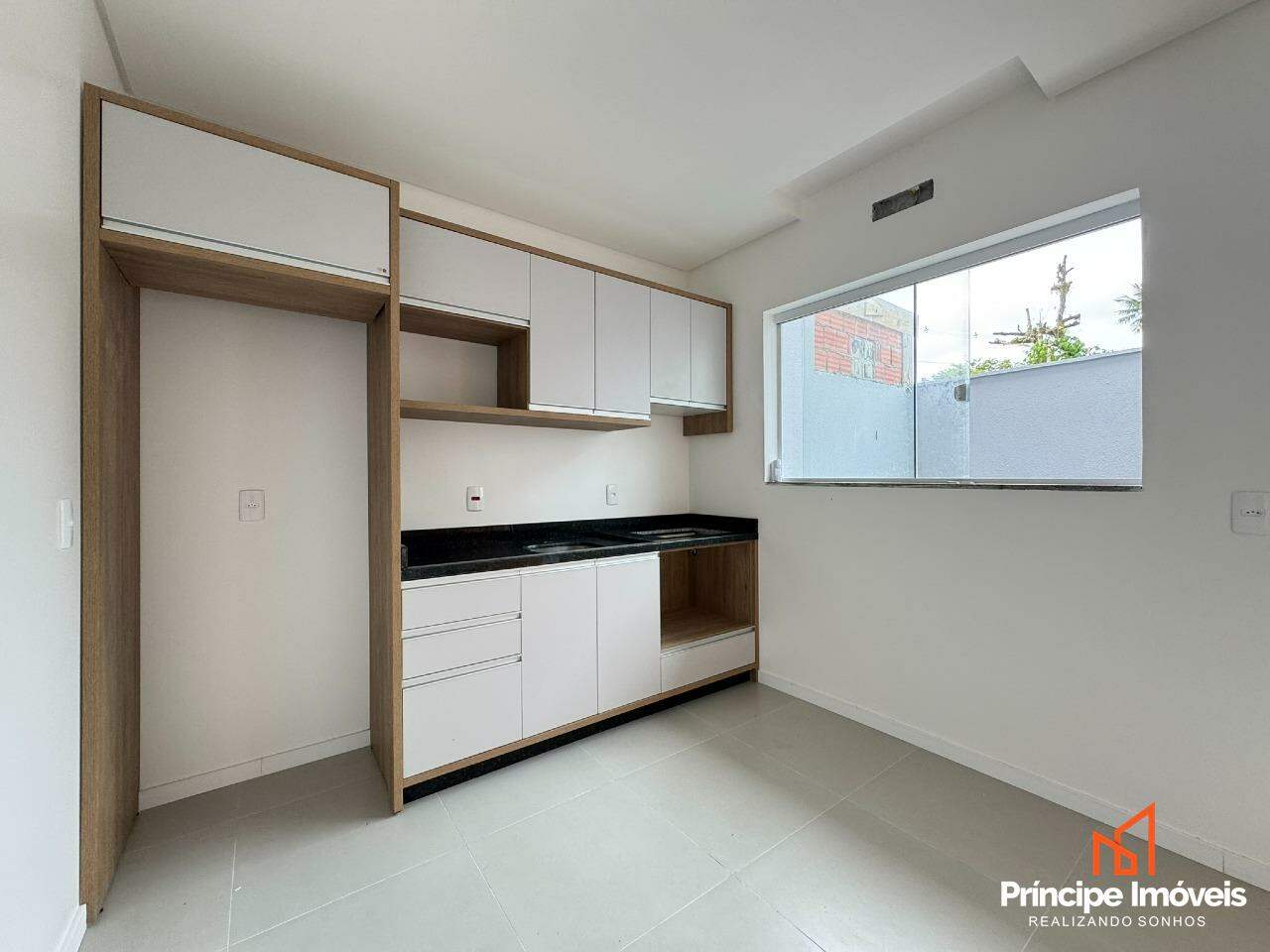 Casa para aluguel em Joinville, Guanabara, 2 quartos: 