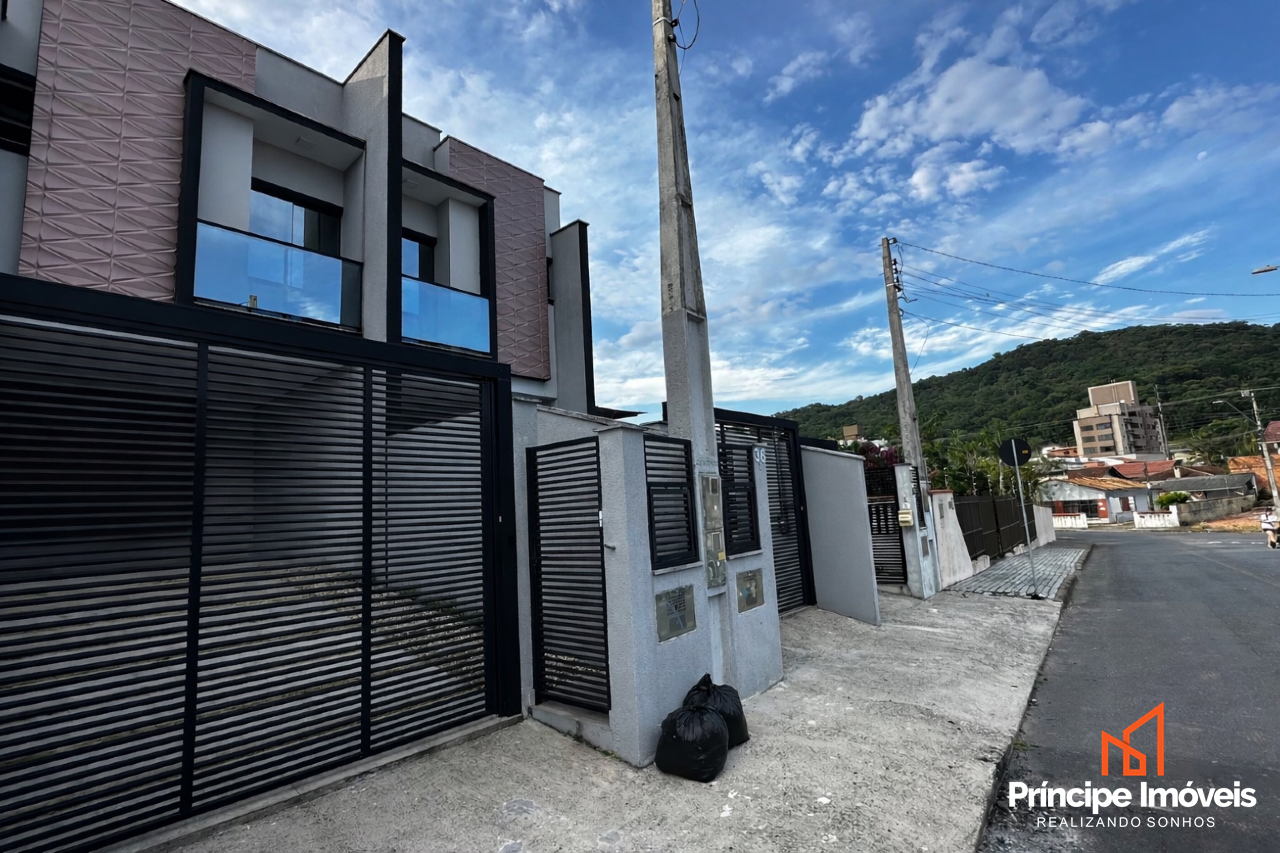 Geminado à venda em Joinville, Saguaçu, 3 quartos: 