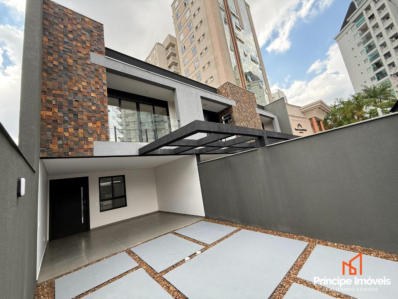 Geminado à venda em Joinville, Saguaçu, 3 quartos: 