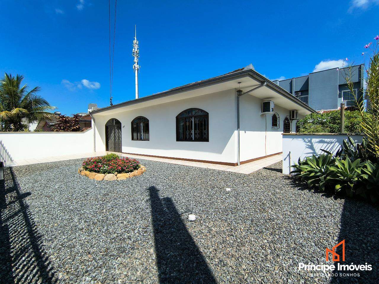 Casa à venda em Joinville, Iririú, 3 quartos: 