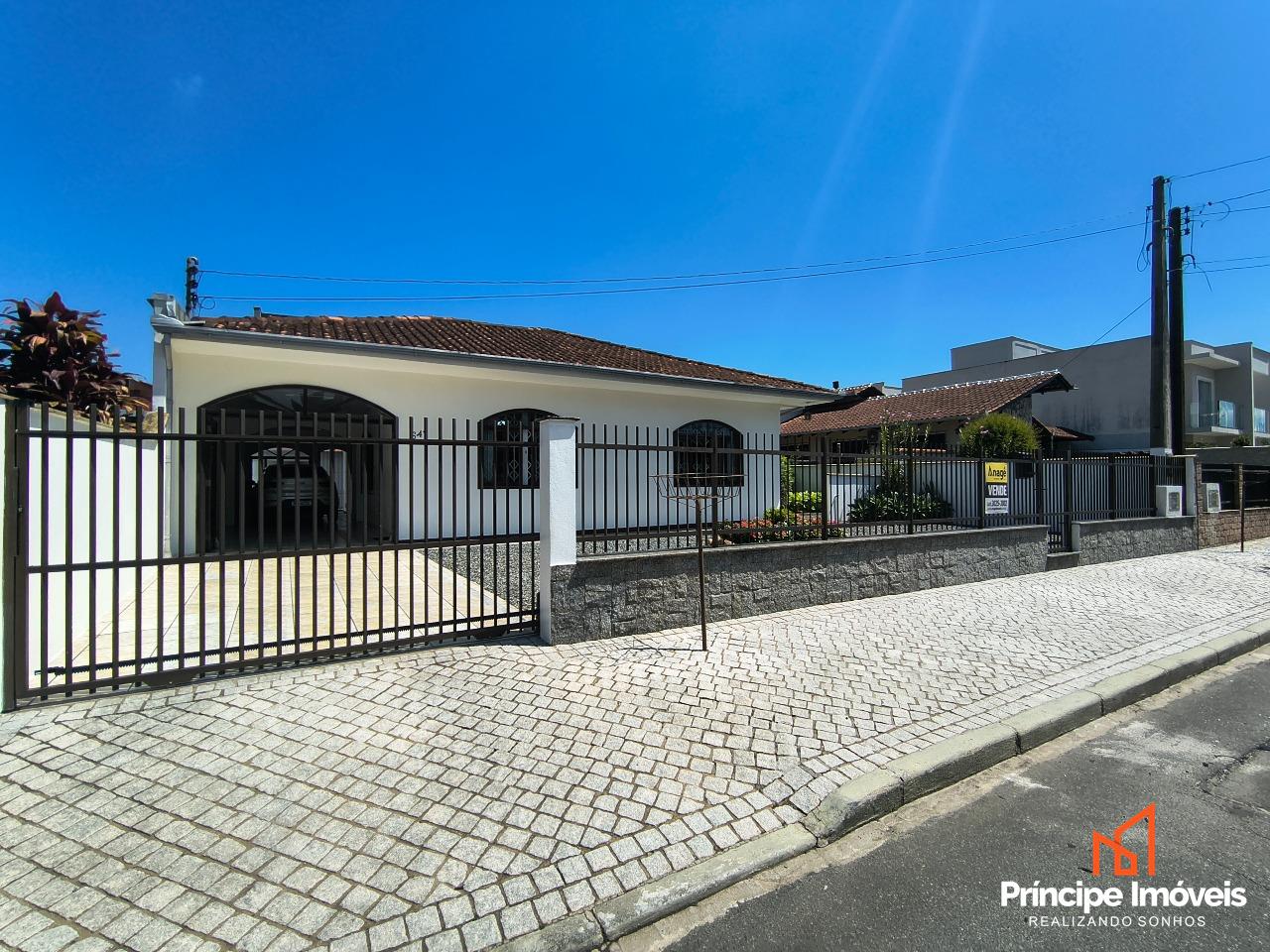 Casa à venda em Joinville, Iririú, 3 quartos: 