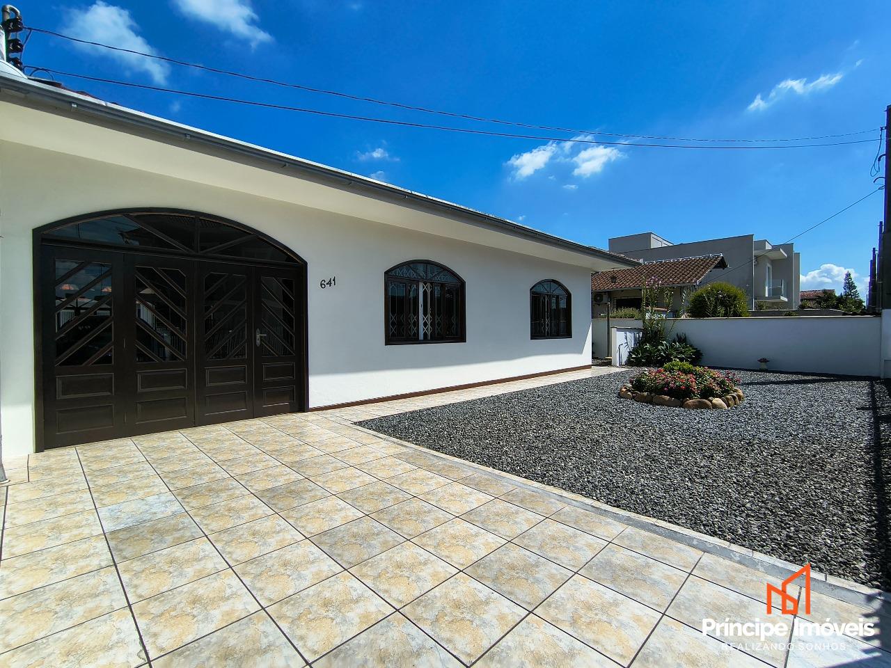 Casa à venda em Joinville, Iririú, 3 quartos: 