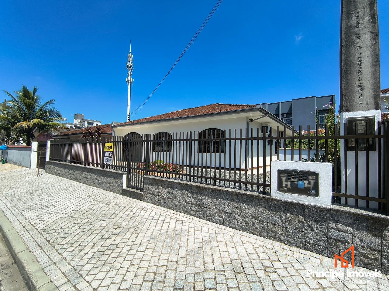 Casa à venda em Joinville, Iririú, 3 quartos: 