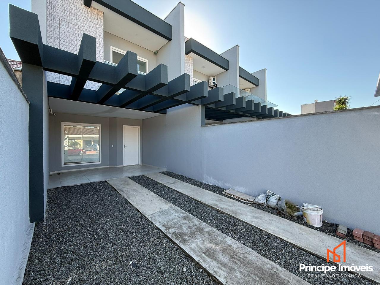 Geminado à venda em Joinville, Guanabara, 3 quartos: 