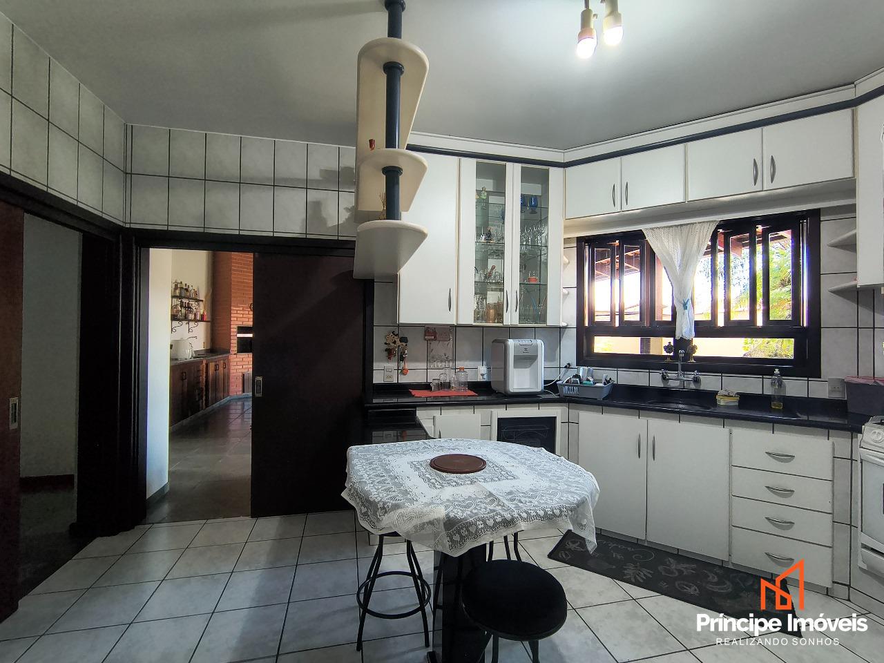 Casa à venda em Joinville, Iririú, 4 quartos: 