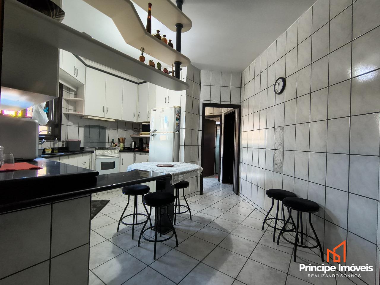 Casa à venda em Joinville, Iririú, 4 quartos: 