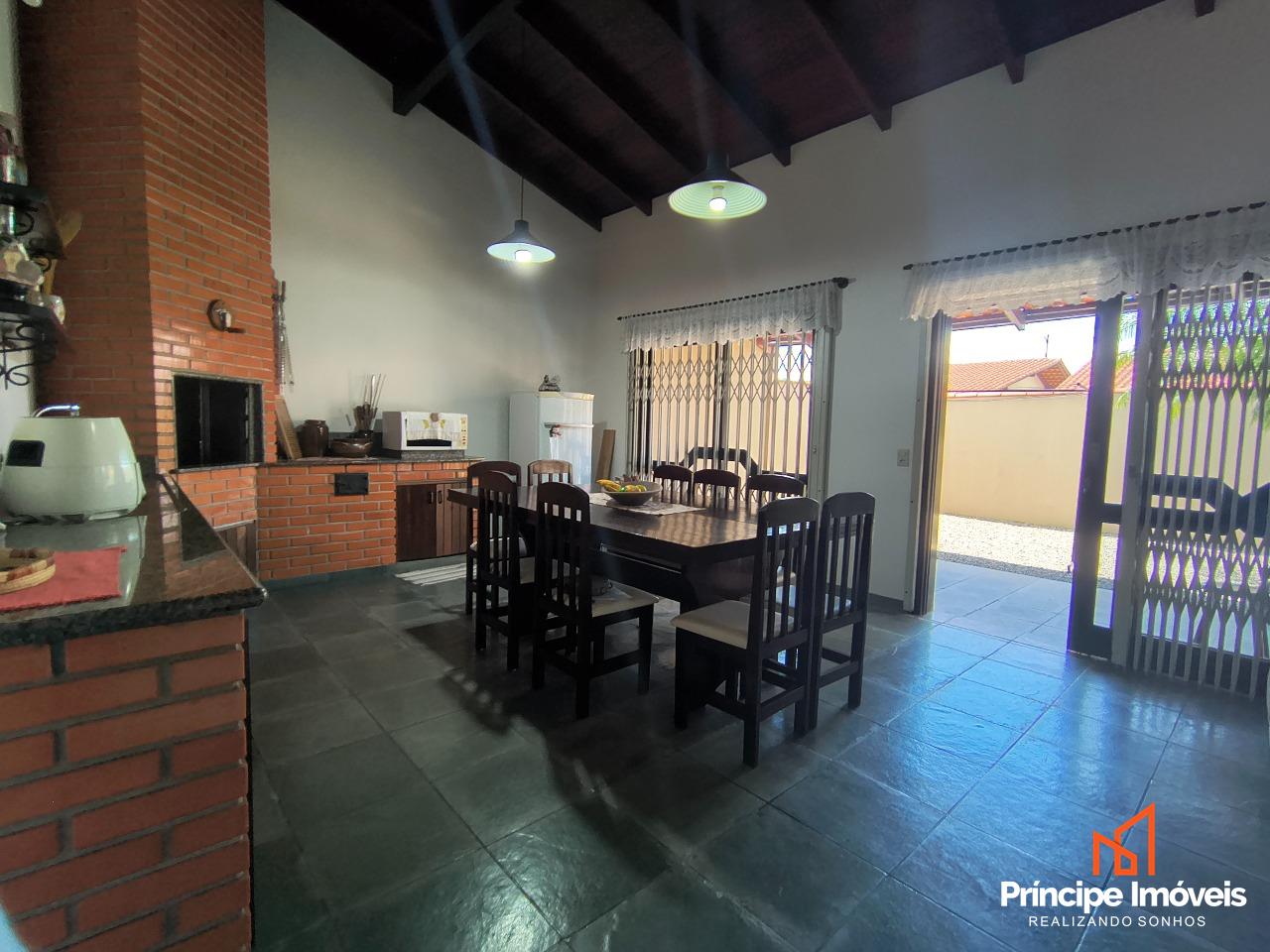 Casa à venda em Joinville, Iririú, 4 quartos: 