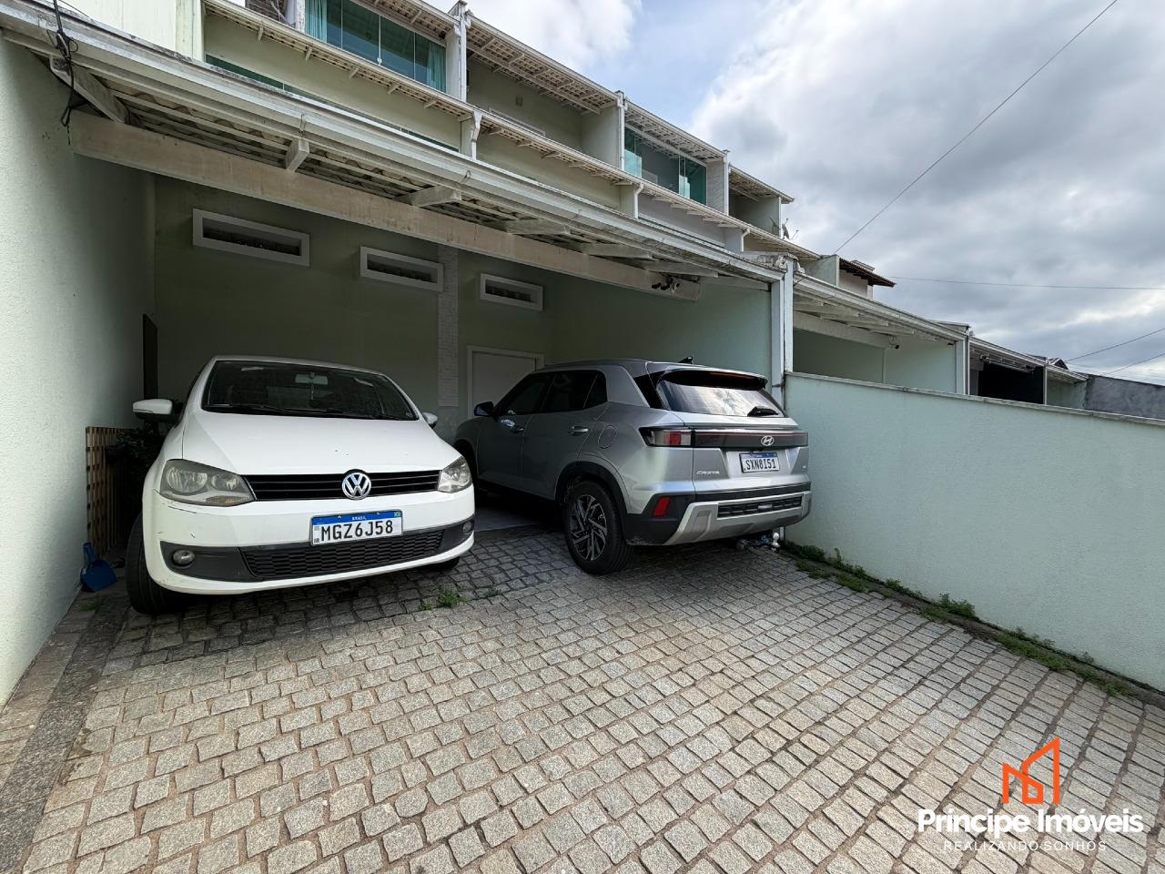 Geminado à venda em Joinville, Floresta, 4 quartos: 
