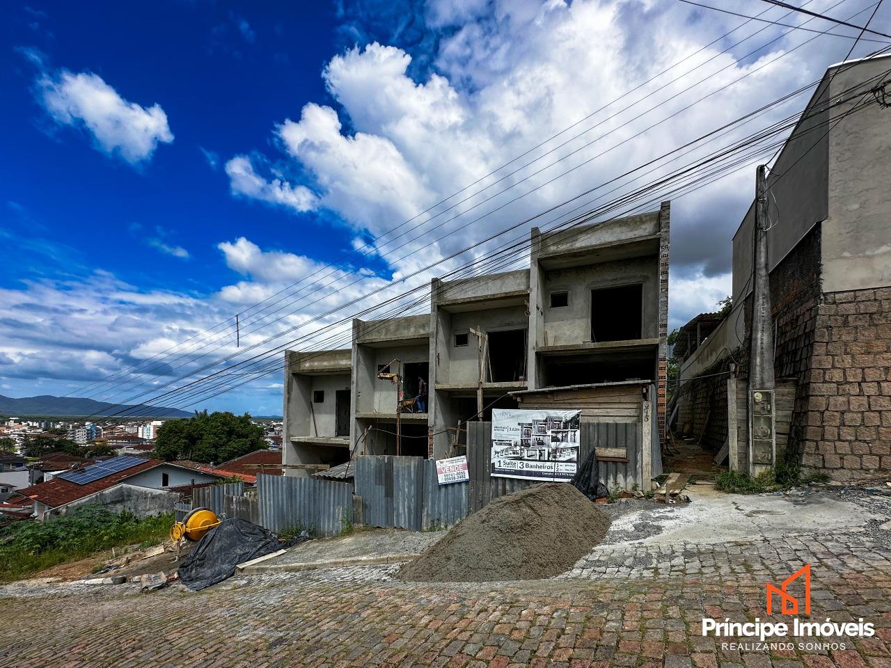 Geminado à venda em Joinville, Iririú, 3 quartos: 