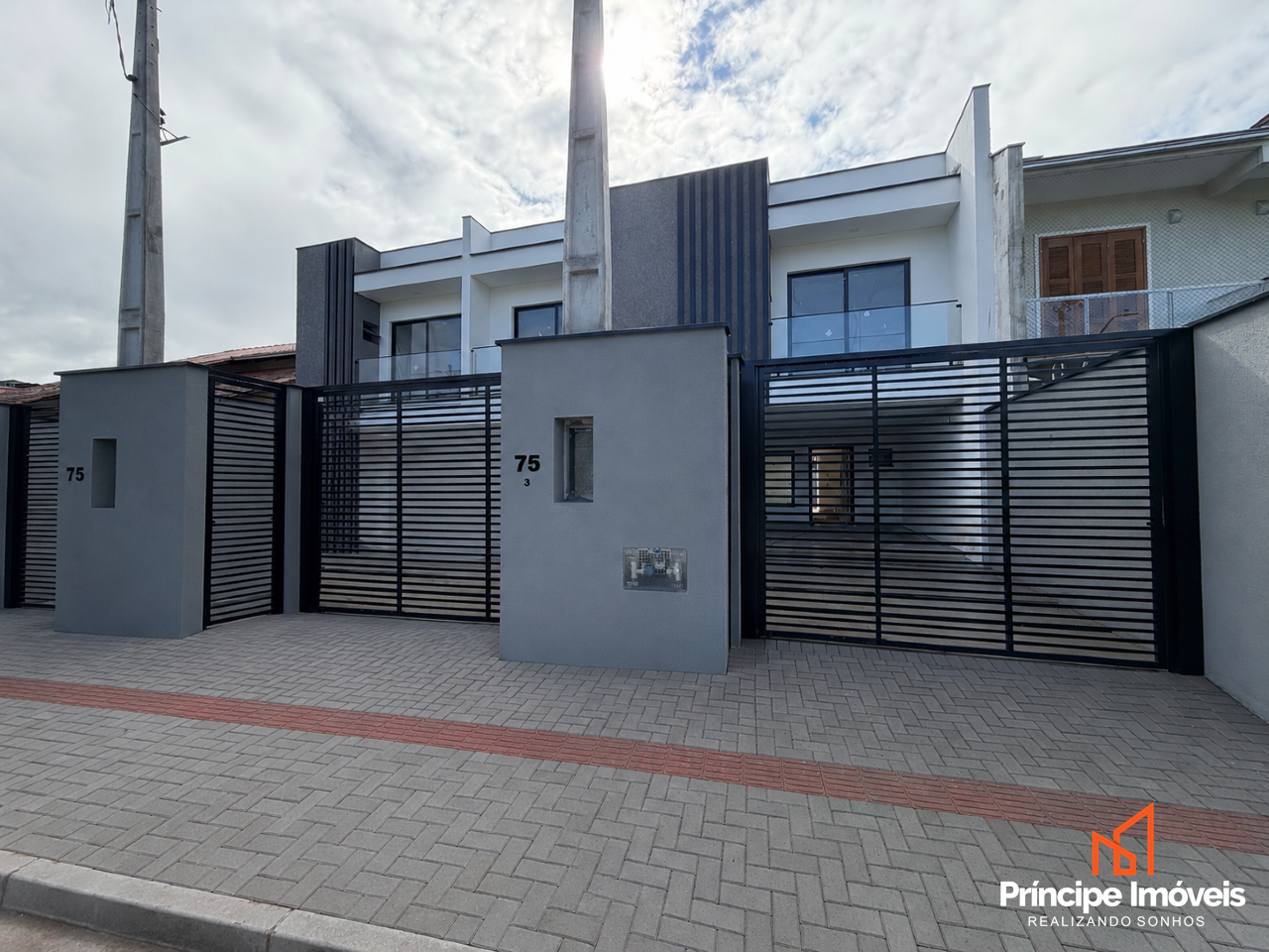 Geminado à venda em Joinville, Saguaçu, 3 quartos: 