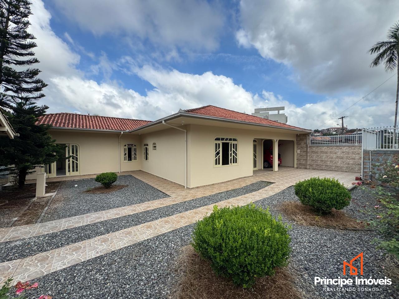 Casa para aluguel em Joinville, Jarivatuba, 4 quartos: 