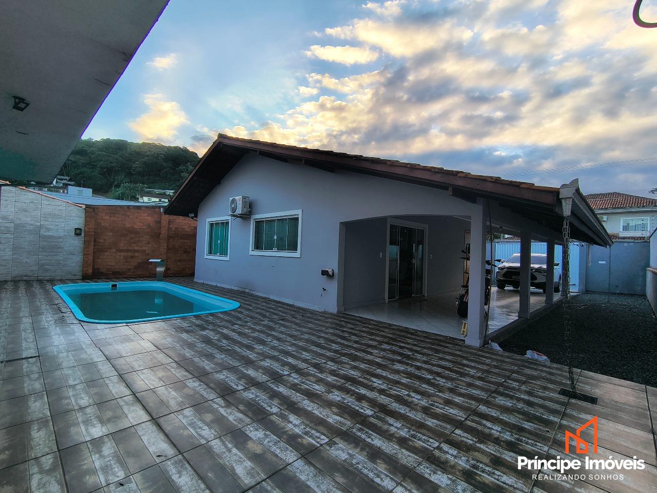 Casa à venda em Joinville, Guanabara, 2 quartos: 