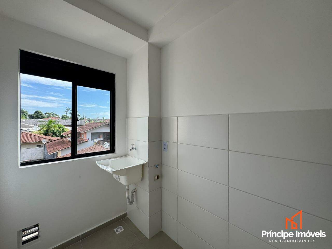 Apartamento para aluguel em Joinville, Paranaguamirim, 2 quartos: 