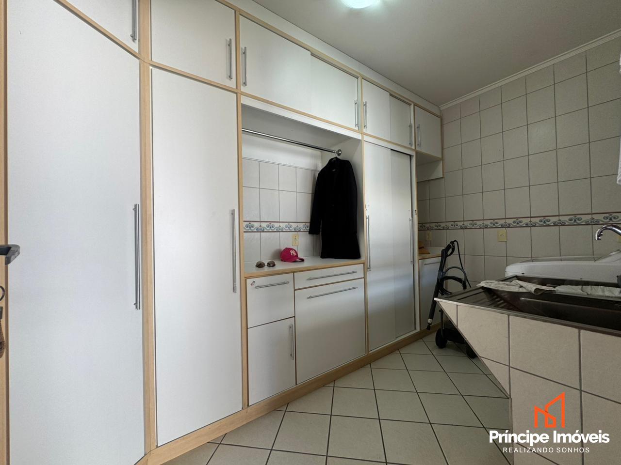 Casa à venda em Joinville, Boa Vista, 5 quartos: 