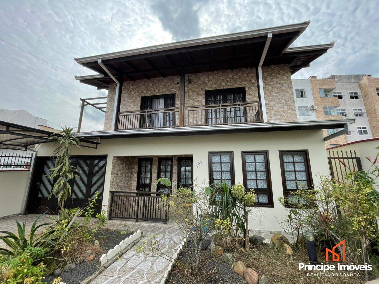 Casa à venda em Joinville, Guanabara, 4 quartos: 