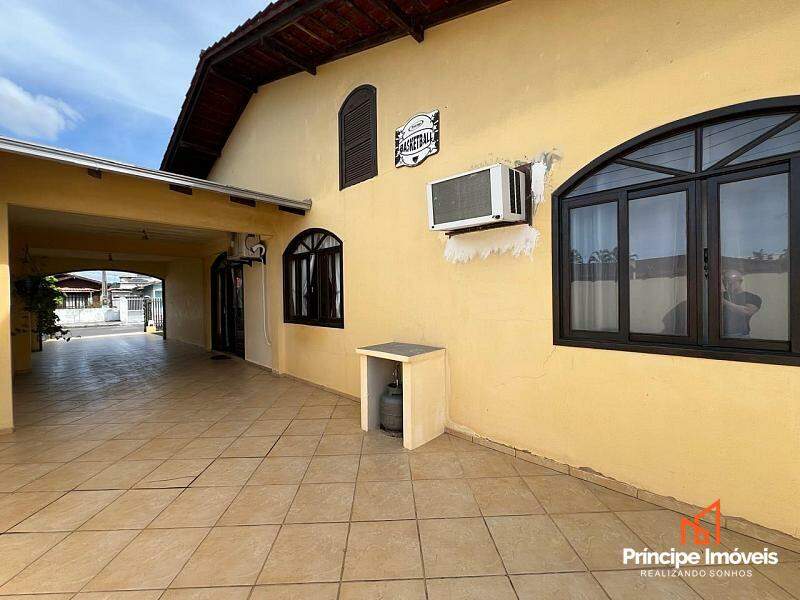 Casa à venda em Joinville, Floresta, 4 quartos: 