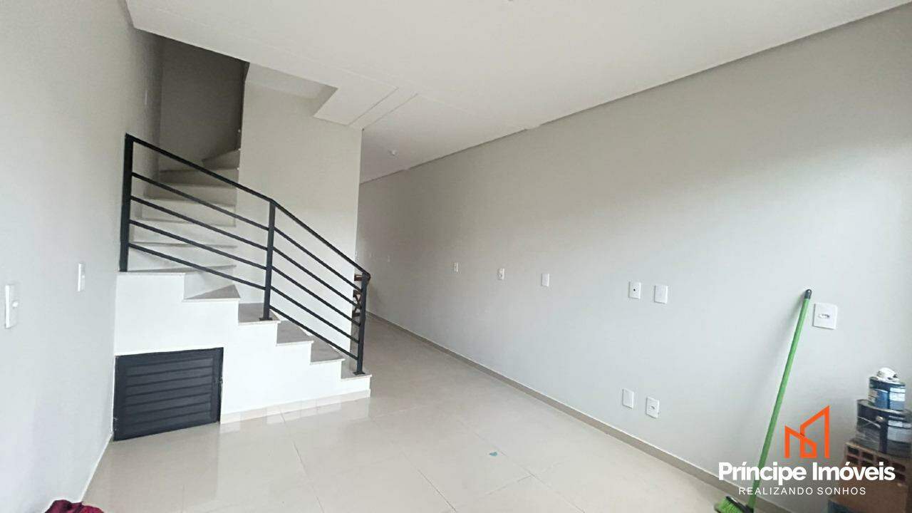 Casa para aluguel em Joinville, Iririú, 2 quartos: 