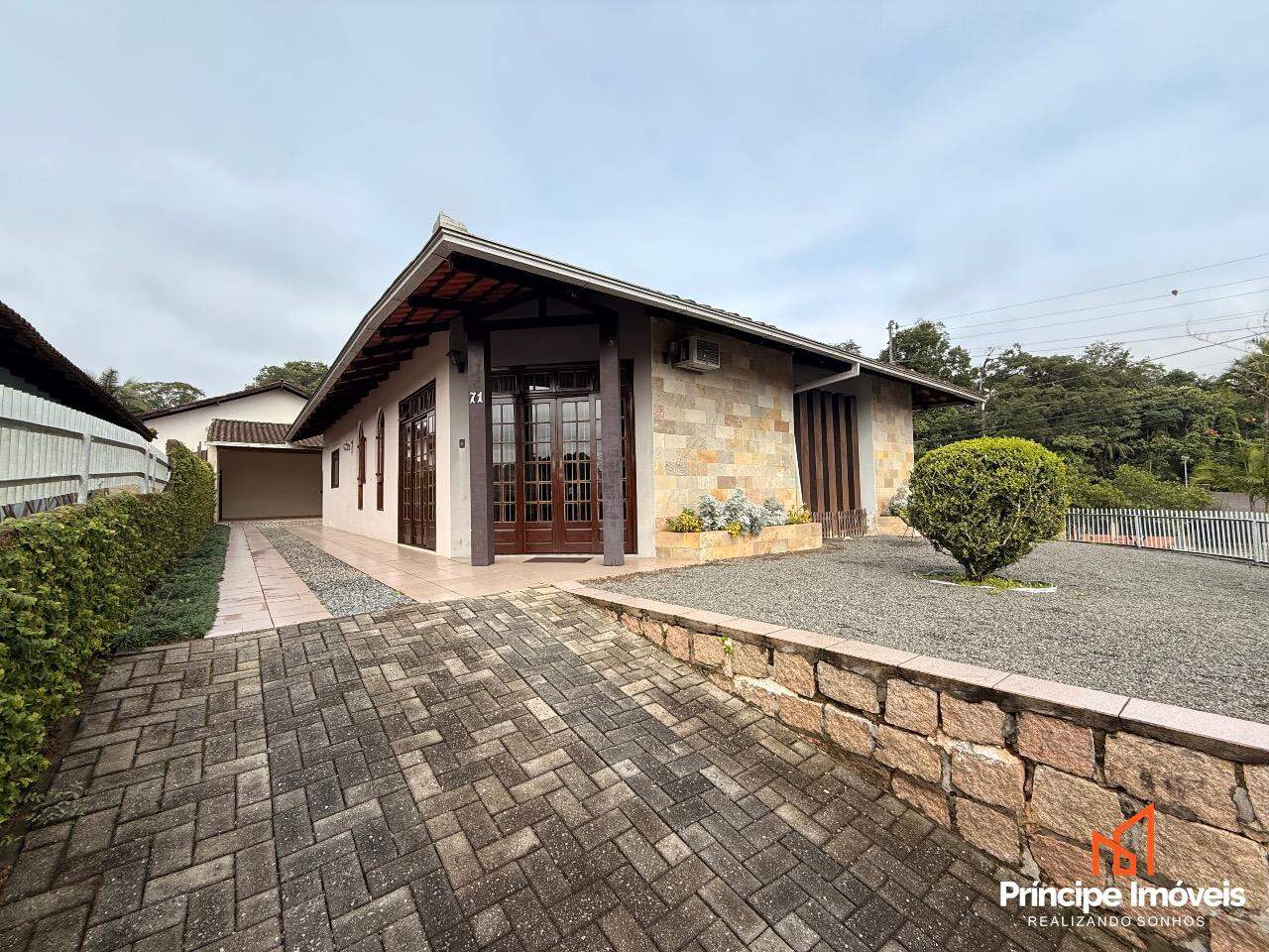 Casa à venda em Joinville, Glória, 3 quartos: 