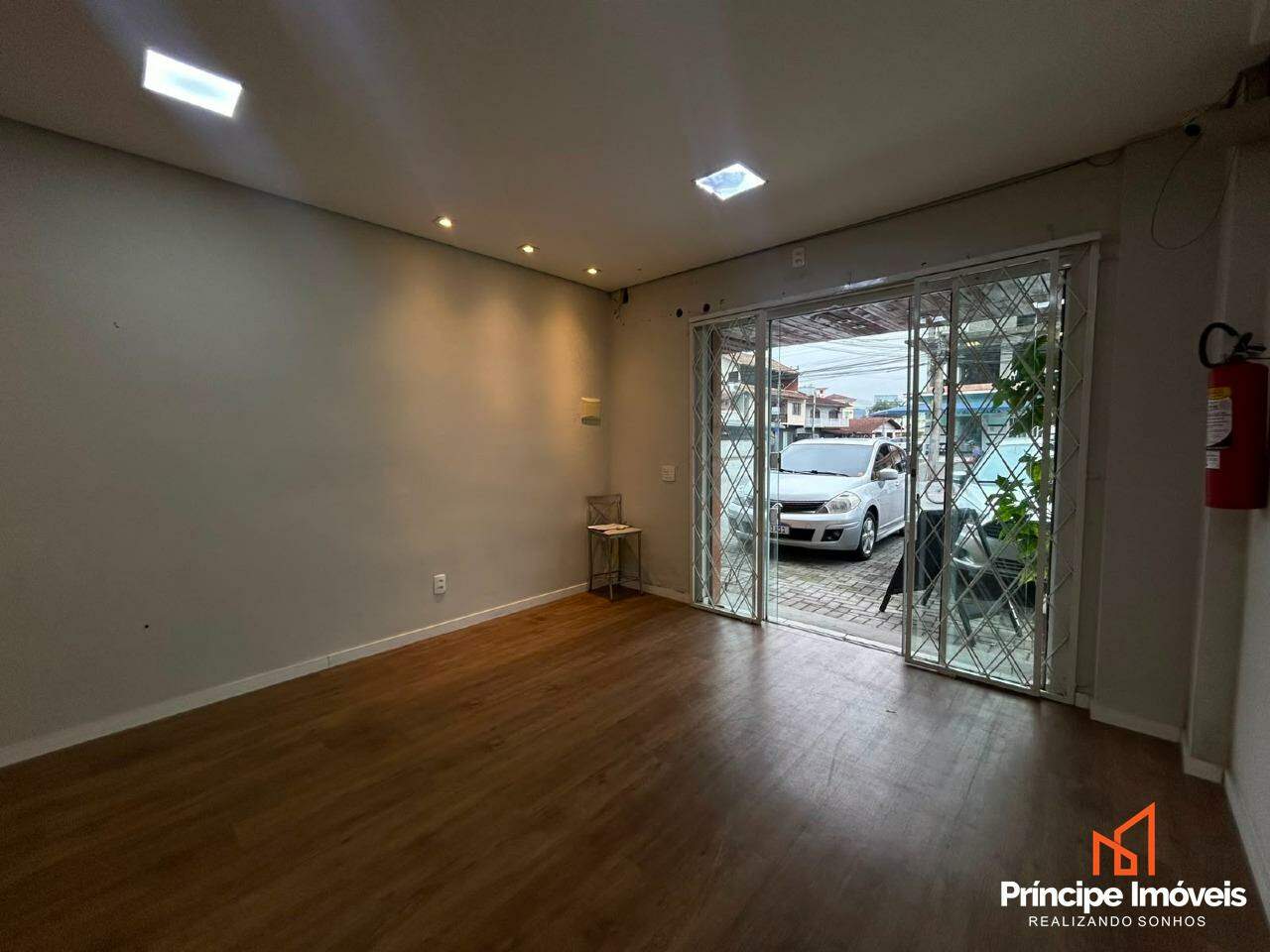 Sala comercial para aluguel em Joinville, Iririú, : 