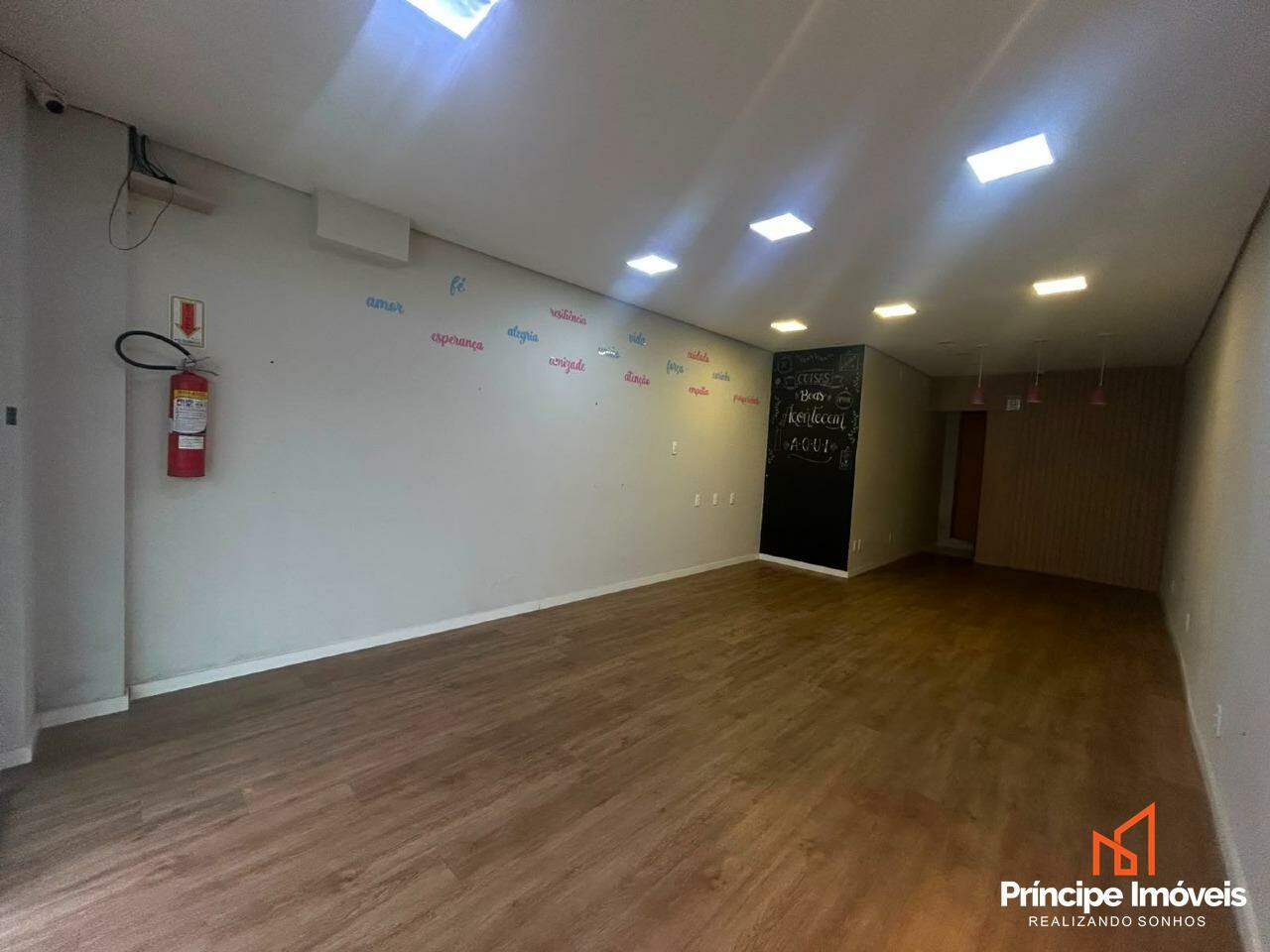 Sala comercial para aluguel em Joinville, Iririú, : 