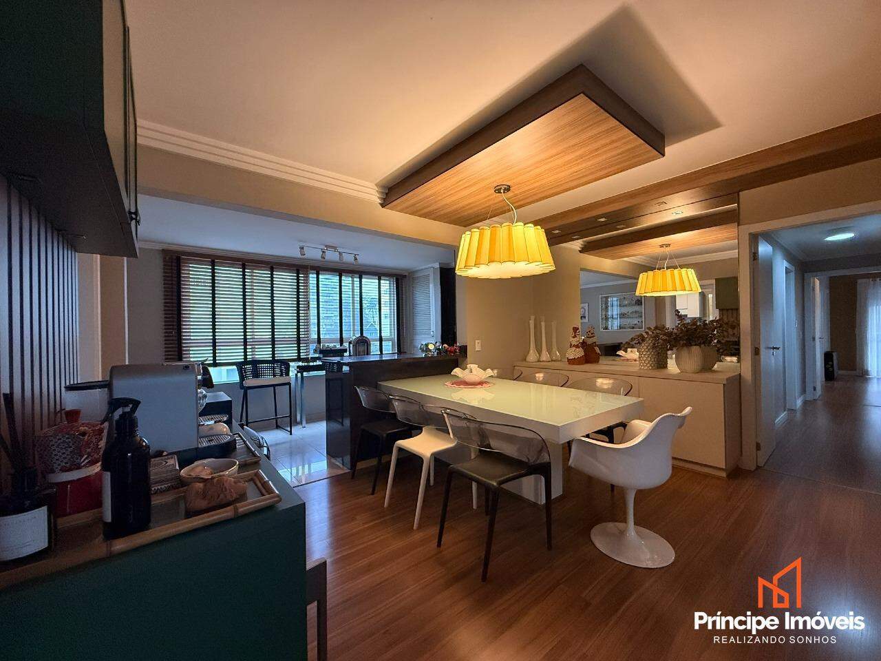 Apartamento à venda em Joinville, Atiradores, 4 quartos: 