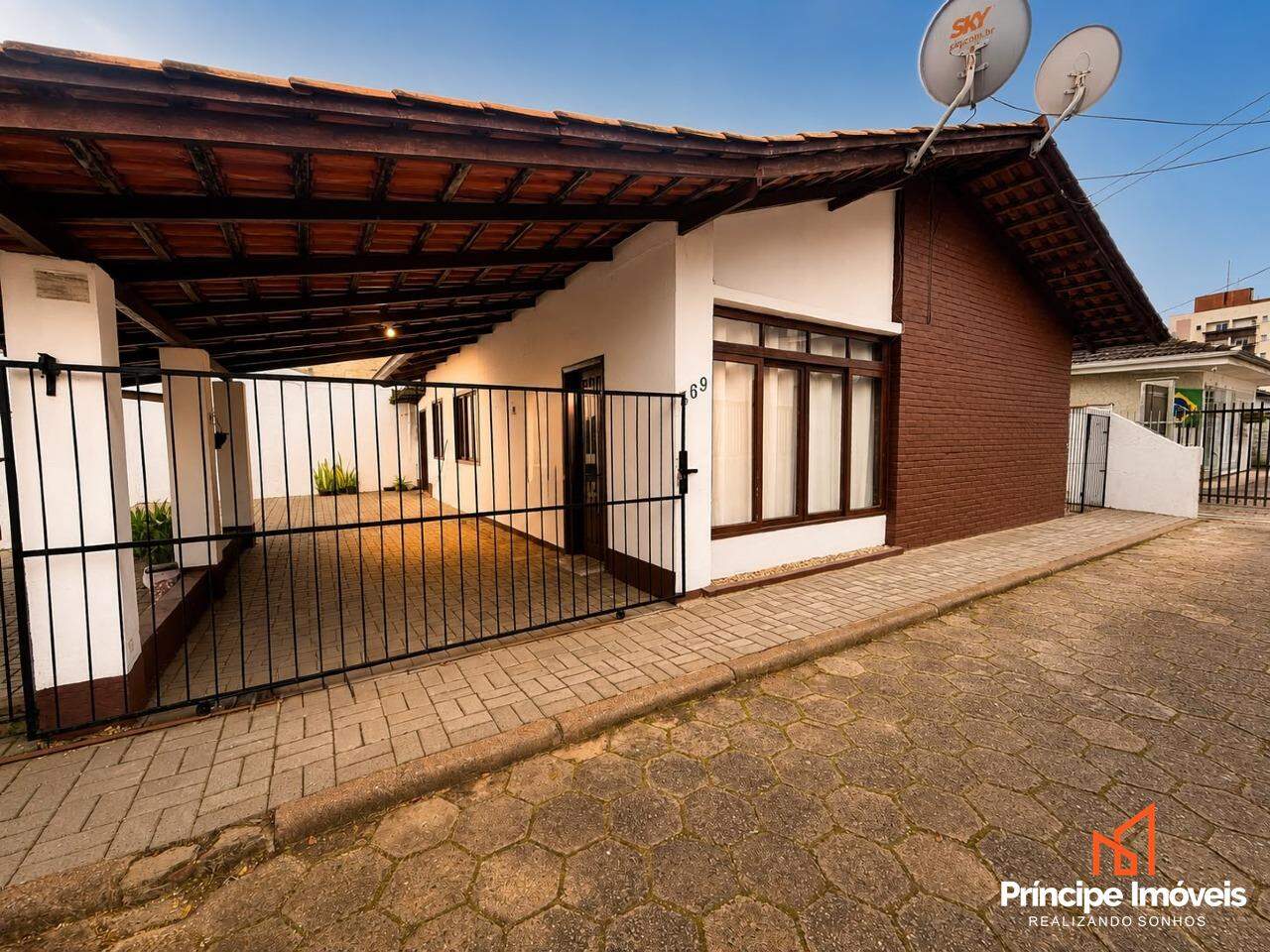 Casa à venda em Joinville, Bucarein, 3 quartos: 