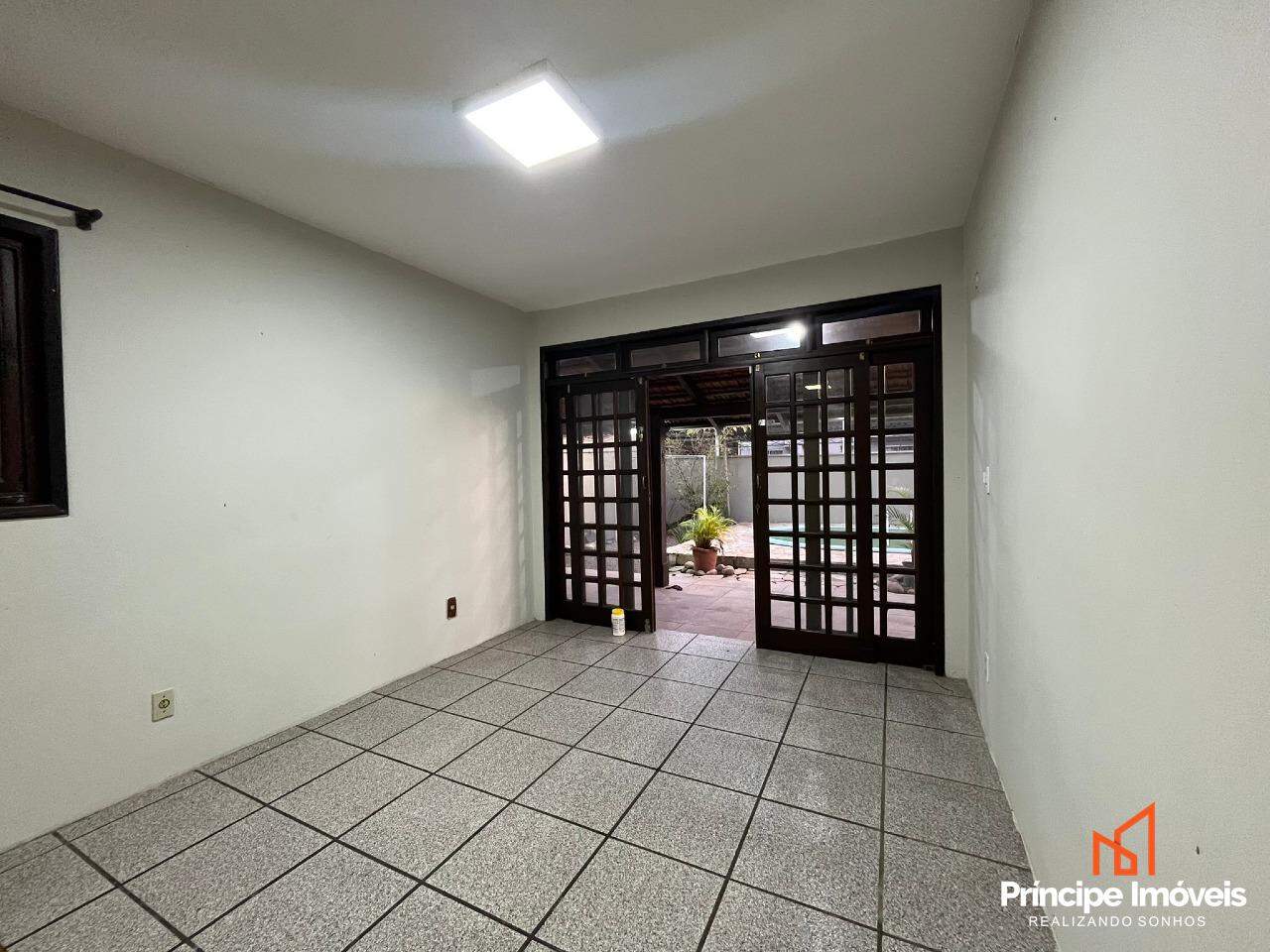 Casa à venda em Joinville, Saguaçu, 4 quartos: 