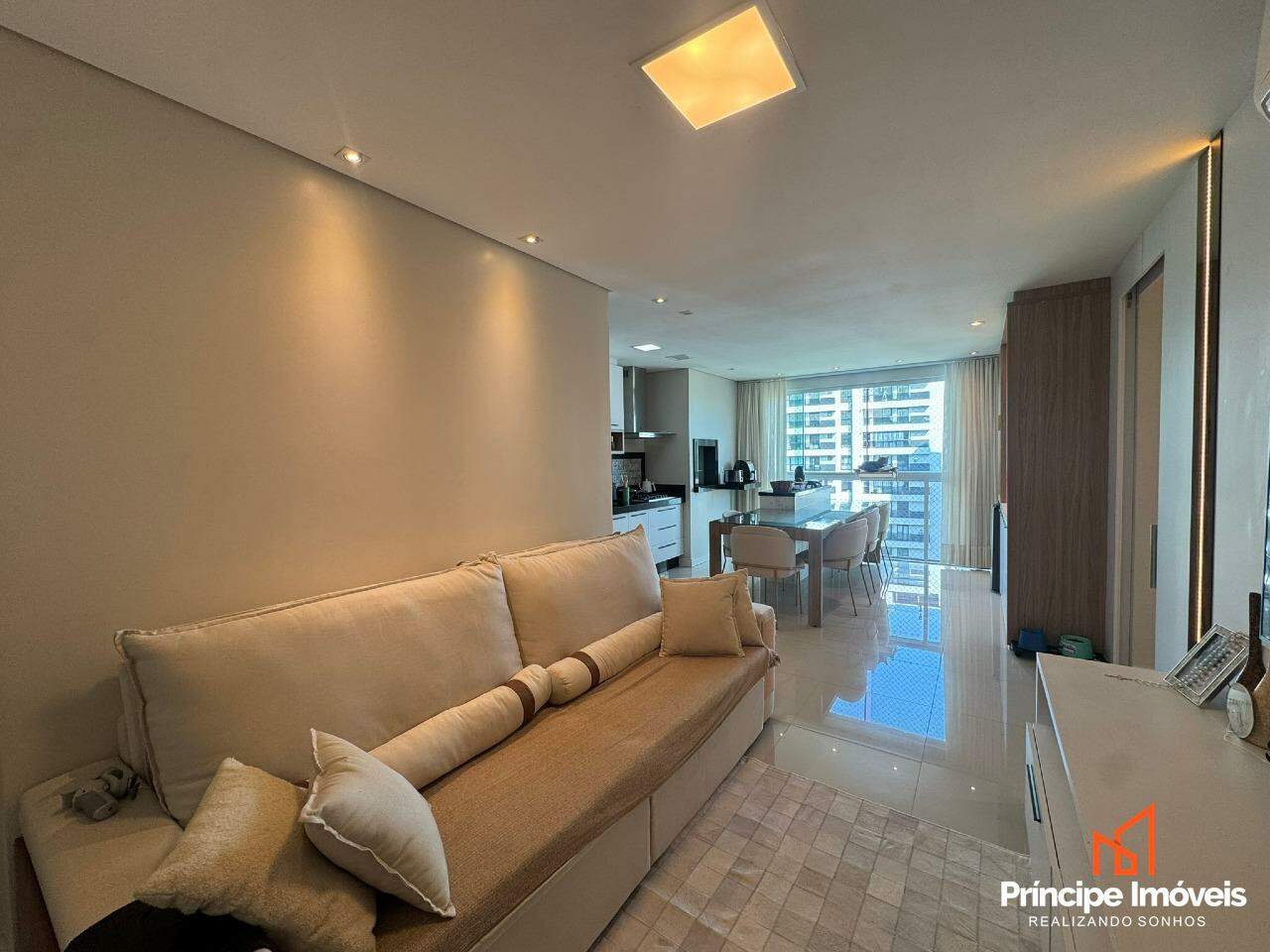 Apartamento à venda em Joinville, Centro, 3 quartos: 