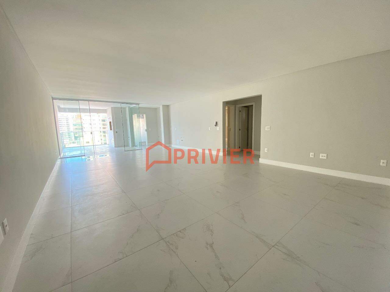 Apartamento de 175m² no bairro Meia praia, em Itapema | Eu Corretor