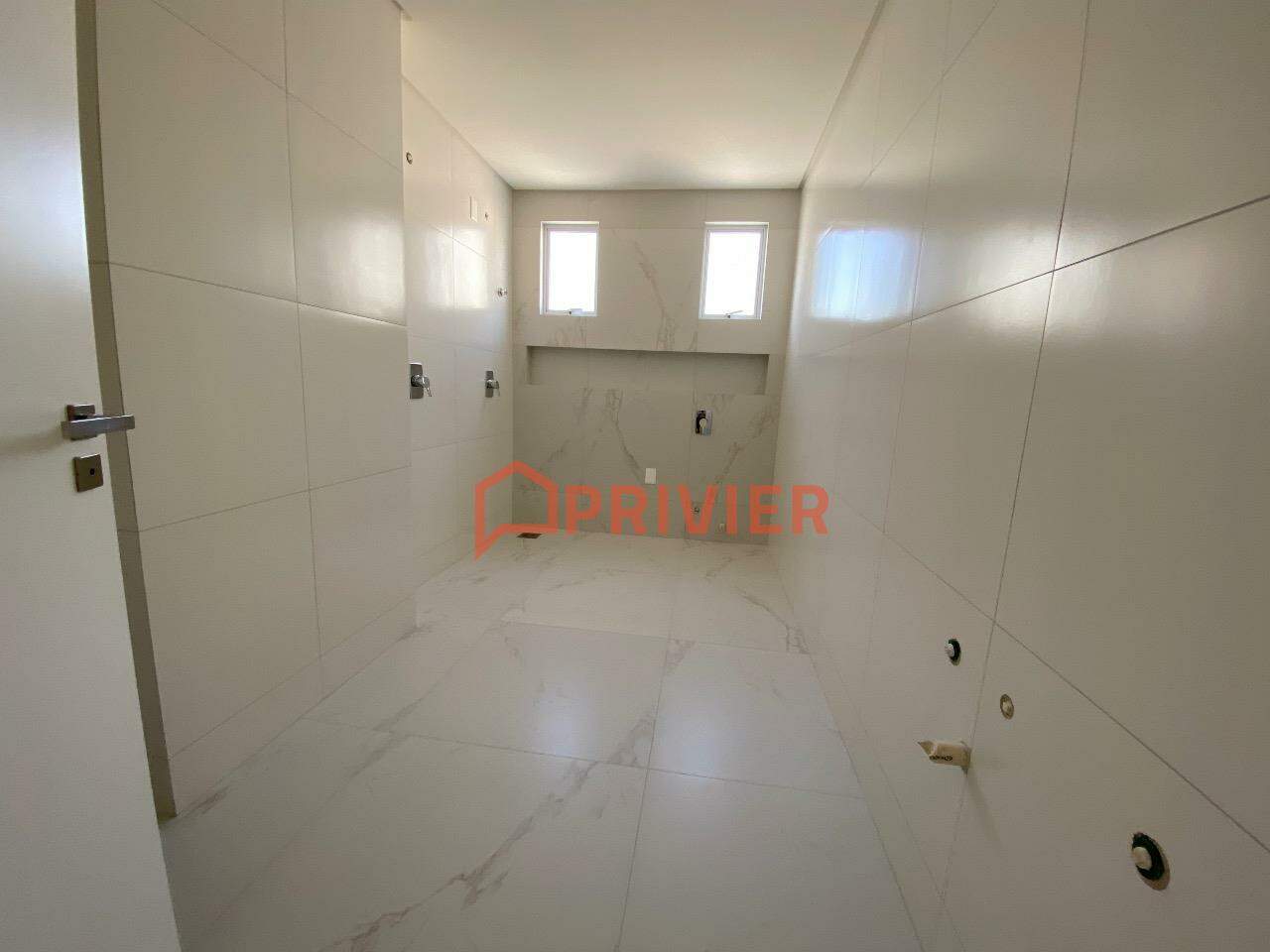 Apartamento de 175m² no bairro Meia praia, em Itapema | Eu Corretor