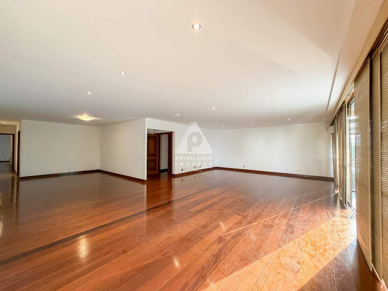 Apartamento à venda em Rua Nascimento Silva *** — 4 quartos