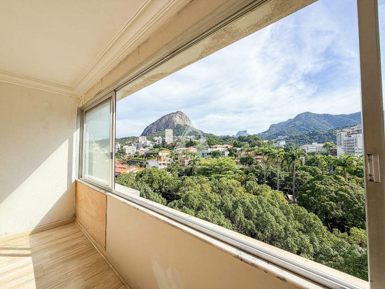 Apartamento à venda em Avenida Visconde de Albuquerque **** — 4 quartos