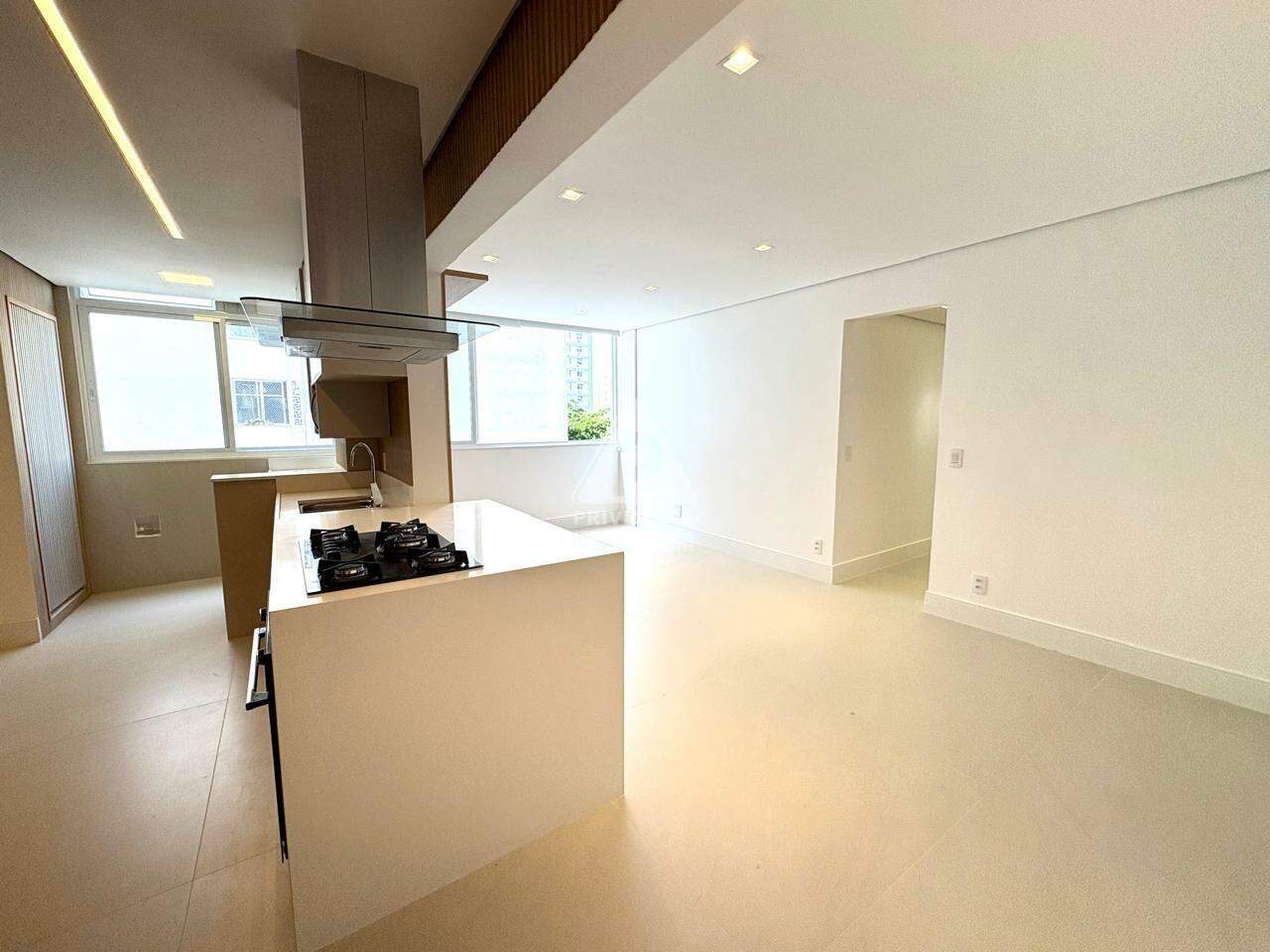 Apartamento à venda em Rua Padre Achotegui, Leblon — 3 quartos