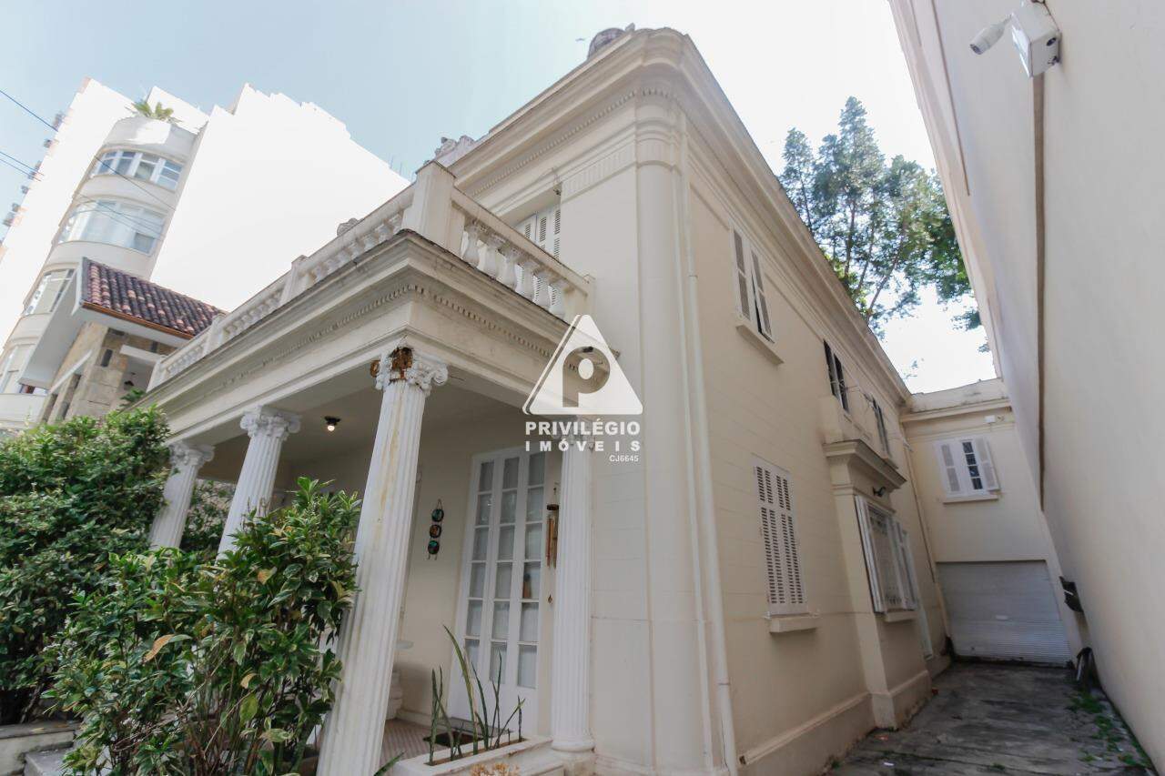 Casa de rua à venda em Rua Fernando Osório ** — 7 quartos