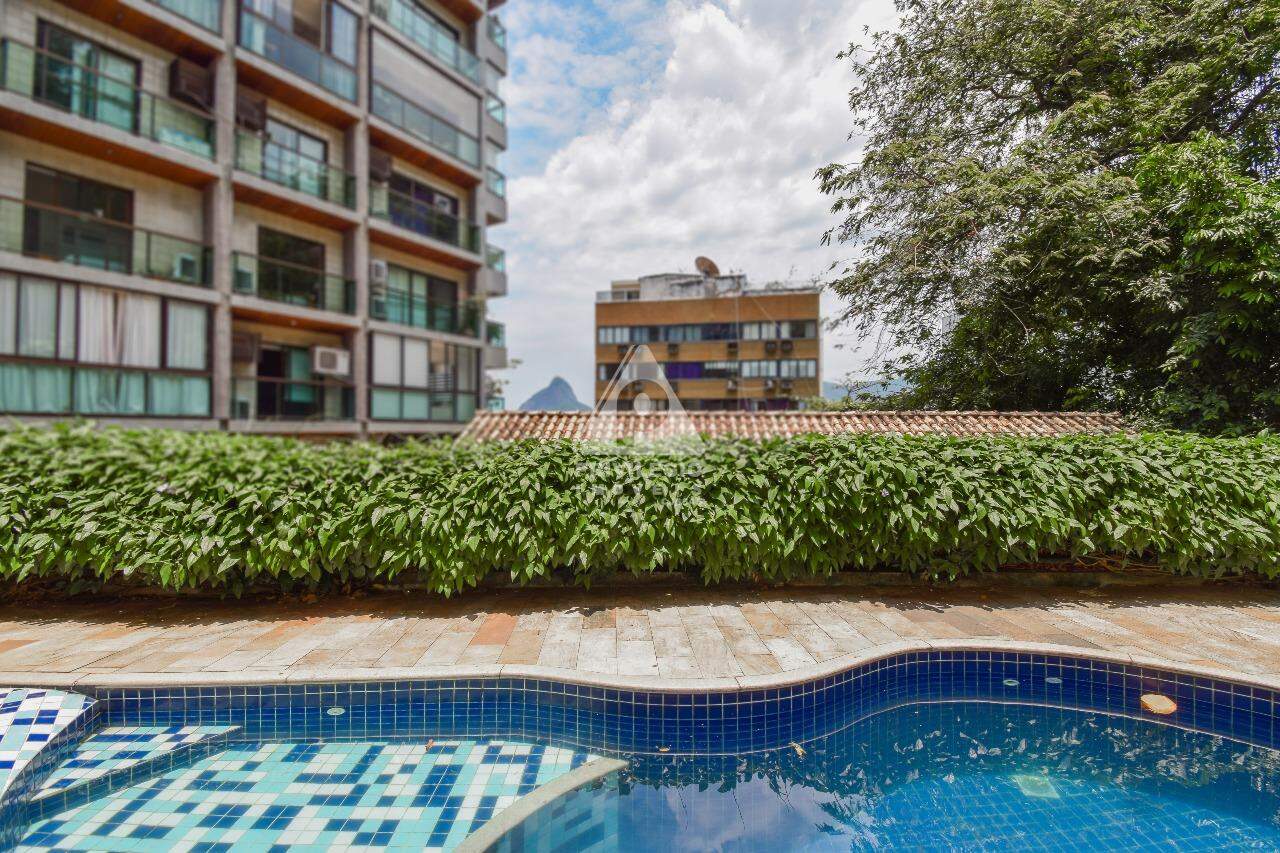 Casa de rua à venda em Rua Sacopa *** — 4 quartos