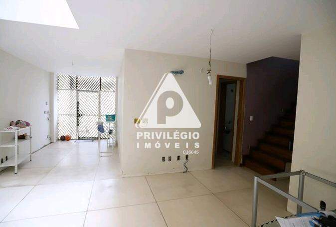 Casa de rua à venda em Rua Mara *** — 6 quartos