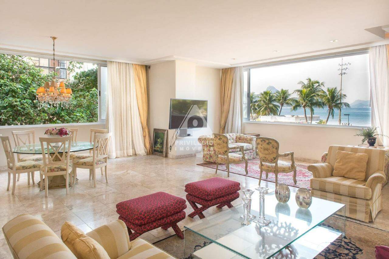 Apartamento à venda em Avenida Atlântica **** — 3 quartos