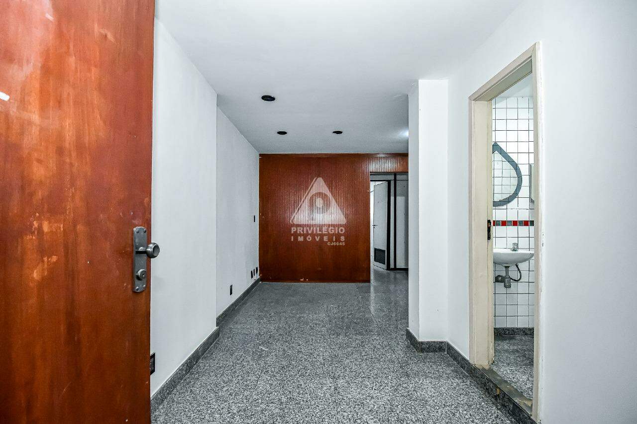 Sala à venda em Avenida Nossa Senhora de Copacabana *** — 1 quarto