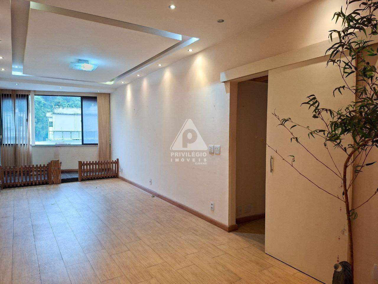 Apartamento à venda em Rua Pompeu Loureiro *** — 3 quartos