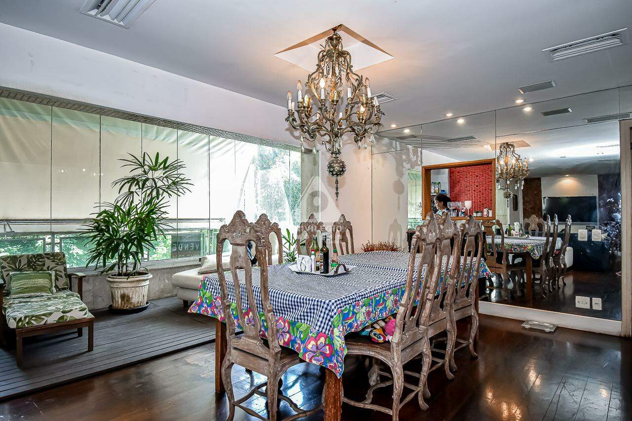 Apartamento à venda em Praça Eugênio Jardim ** — 3 quartos