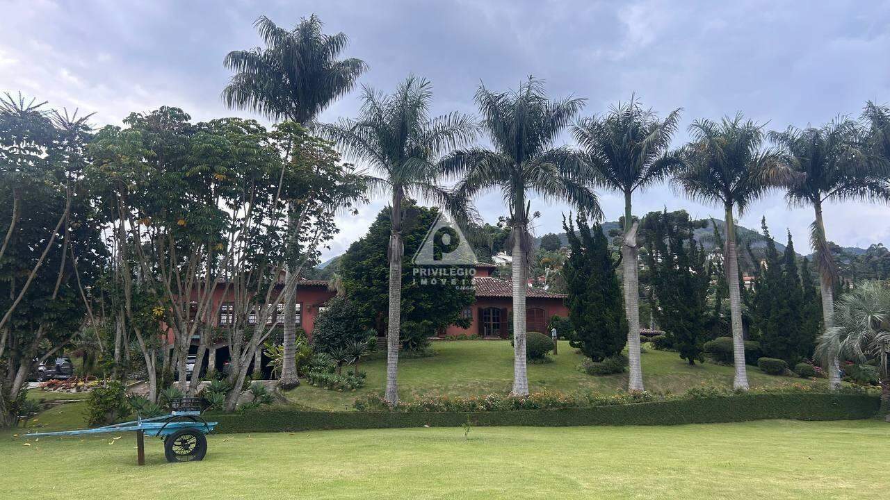 Casa de rua à venda em Estrada Adelmar Tavares *** — 3 quartos